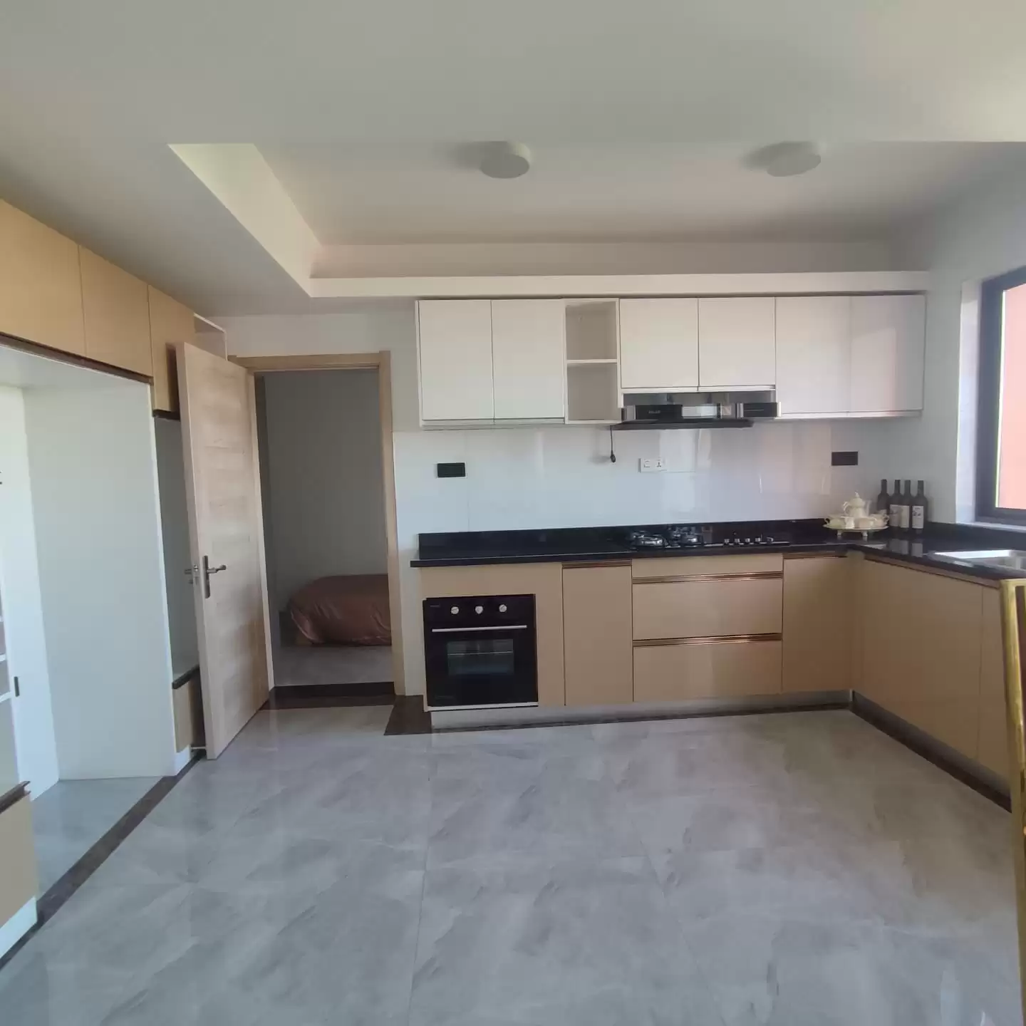 4 bedroom apartment for sale in Lavngton Image