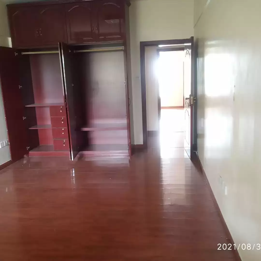 Lavington Valley Arcade 3 bedroom flat for sale or rent Image