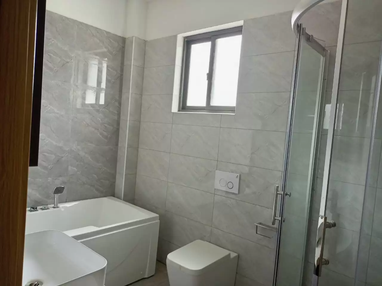 Spacious All Ensuite 4 Bedrooms Apartment With Dsq In Lavington Image