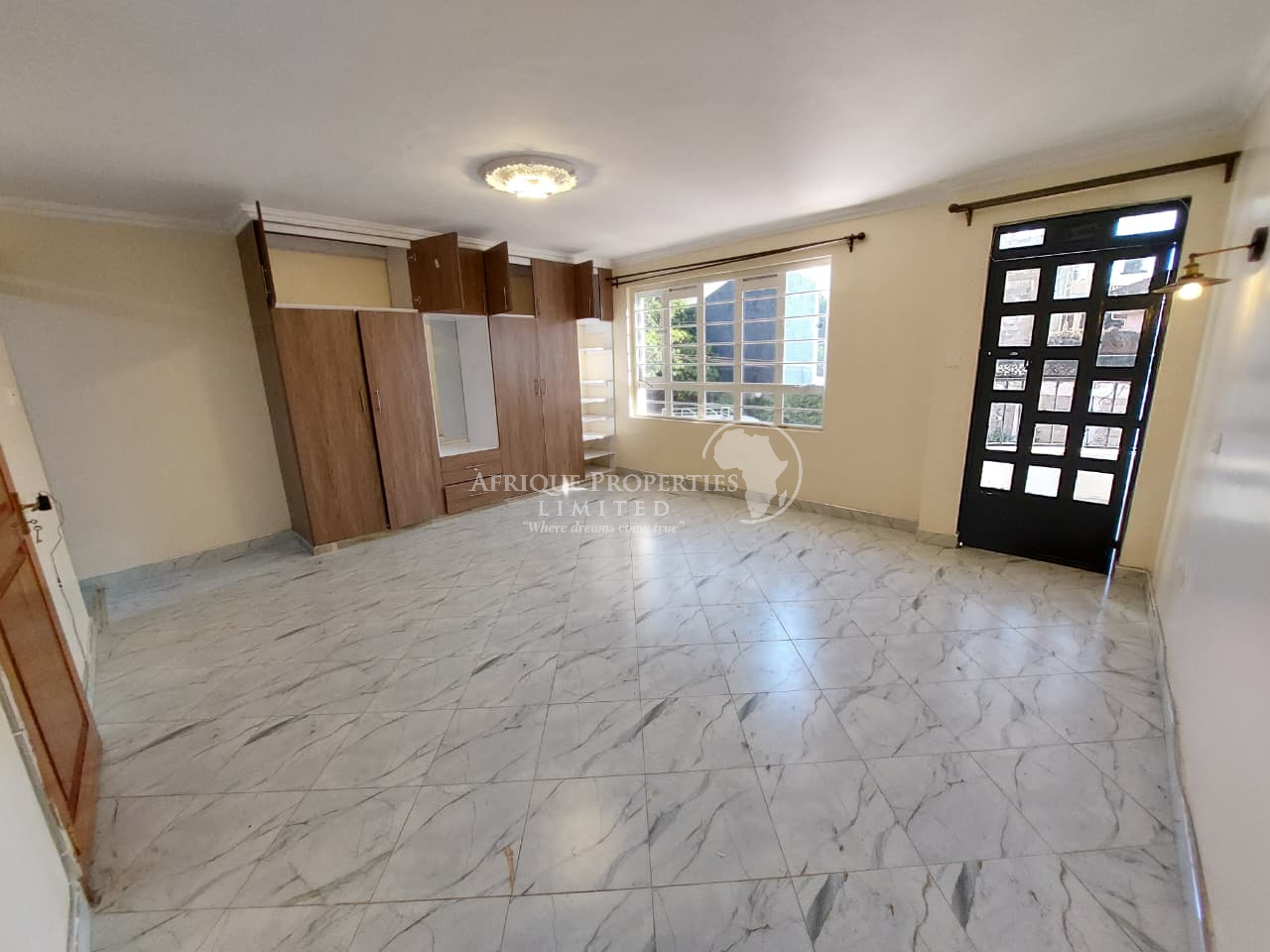 𝐒𝐩𝐚𝐜𝐢𝐨𝐮𝐬 & 𝐌𝐨𝐝𝐞𝐫𝐧 𝟔 𝐁𝐞𝐝𝐫𝐨𝐨𝐦 𝐀𝐥𝐥-𝐄𝐧𝐬𝐮𝐢𝐭𝐞 𝐓𝐨𝐰𝐧𝐡𝐨𝐮𝐬𝐞 For Rent in 𝐒𝐚𝐟𝐚𝐫𝐢 𝐩𝐚𝐫𝐤. Image