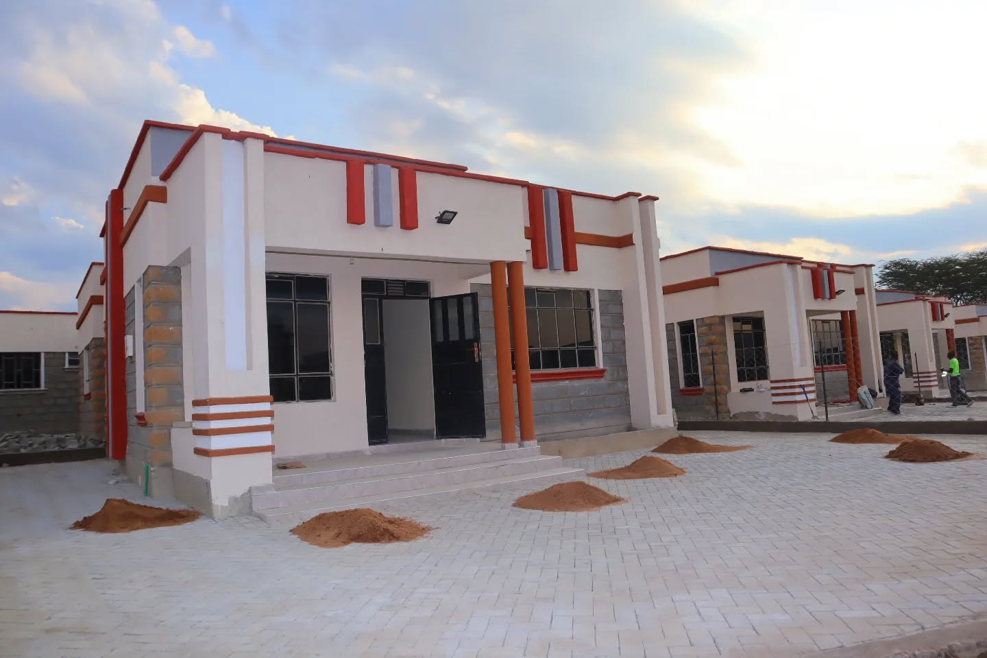 𝐁𝐞𝐝𝐫𝐨𝐨𝐦 𝐀𝐥𝐥 𝐄𝐧𝐬𝐮𝐢𝐭𝐞 𝐁𝐮𝐧𝐠𝐚𝐥𝐨𝐰 For Sale 𝐢𝐧 𝐊𝐢𝐭𝐞𝐧𝐠𝐞𝐥𝐚