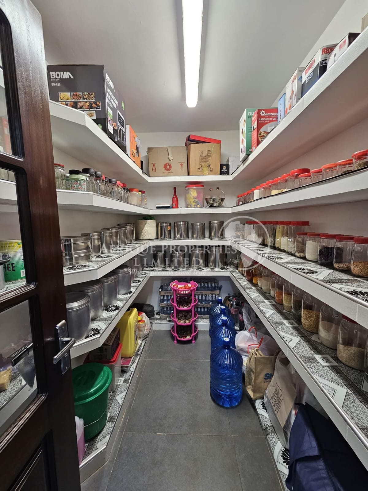 ๐๐ฎ๐ฑ๐ฎ๐ซ๐ฒ ๐ ๐๐๐๐ซ๐จ๐จ๐ฆ ๐๐ฅ๐ฅ ๐๐ง๐ฌ๐ฎ๐ข๐ญ๐ ๐๐ฉ๐๐ซ๐ญ๐ฆ๐๐ง๐ญ For Sale in General Mathenge