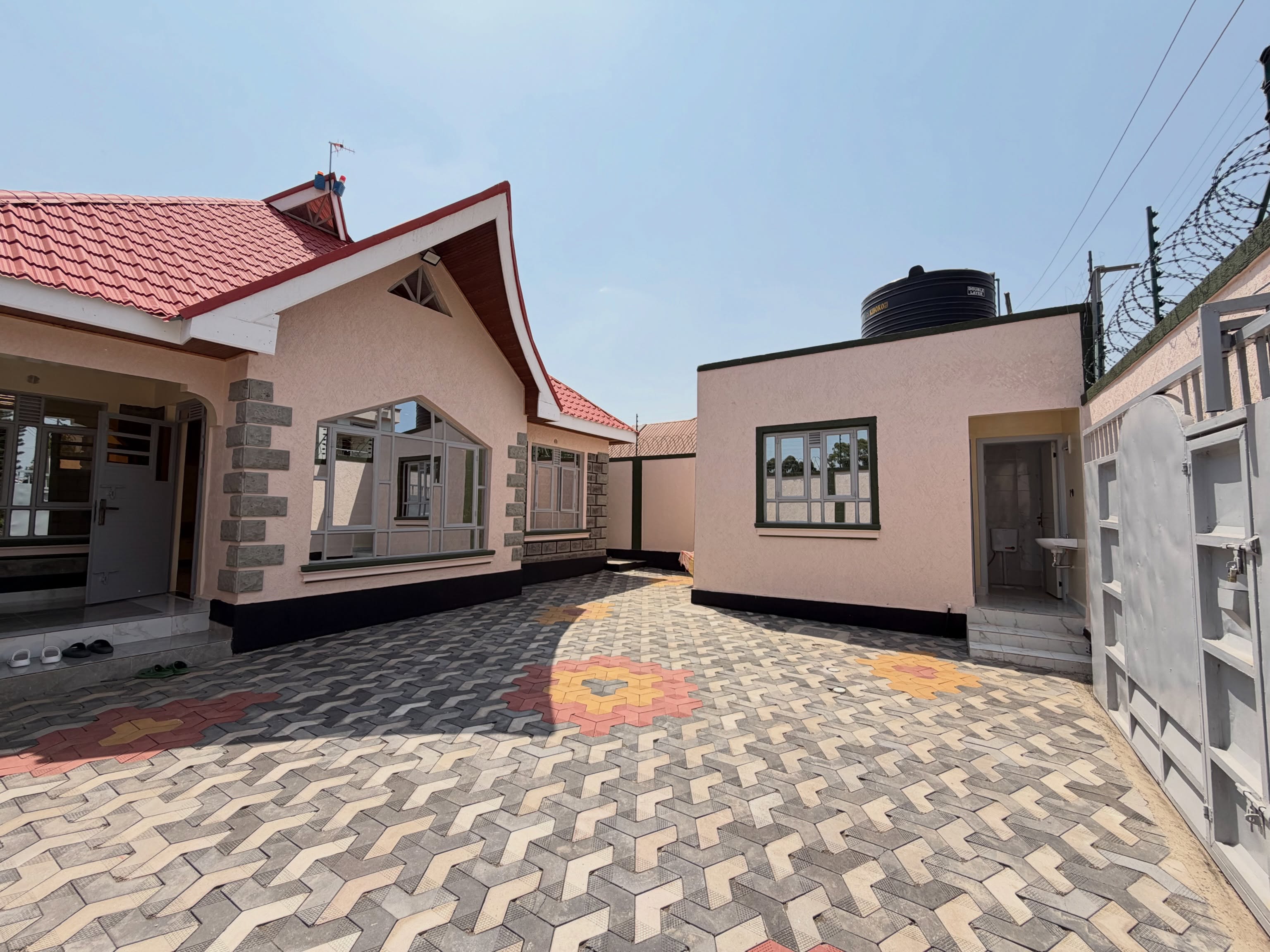 𝐌𝐨𝐝𝐞𝐫𝐧 𝟑 𝐁𝐞𝐝𝐫𝐨𝐨𝐦 𝐒𝐭𝐚𝐧𝐝 𝐀𝐥𝐨𝐧𝐞 𝐁𝐮𝐧𝐠𝐚𝐥𝐨𝐰 For Sale in Ruiru, Matangi Image