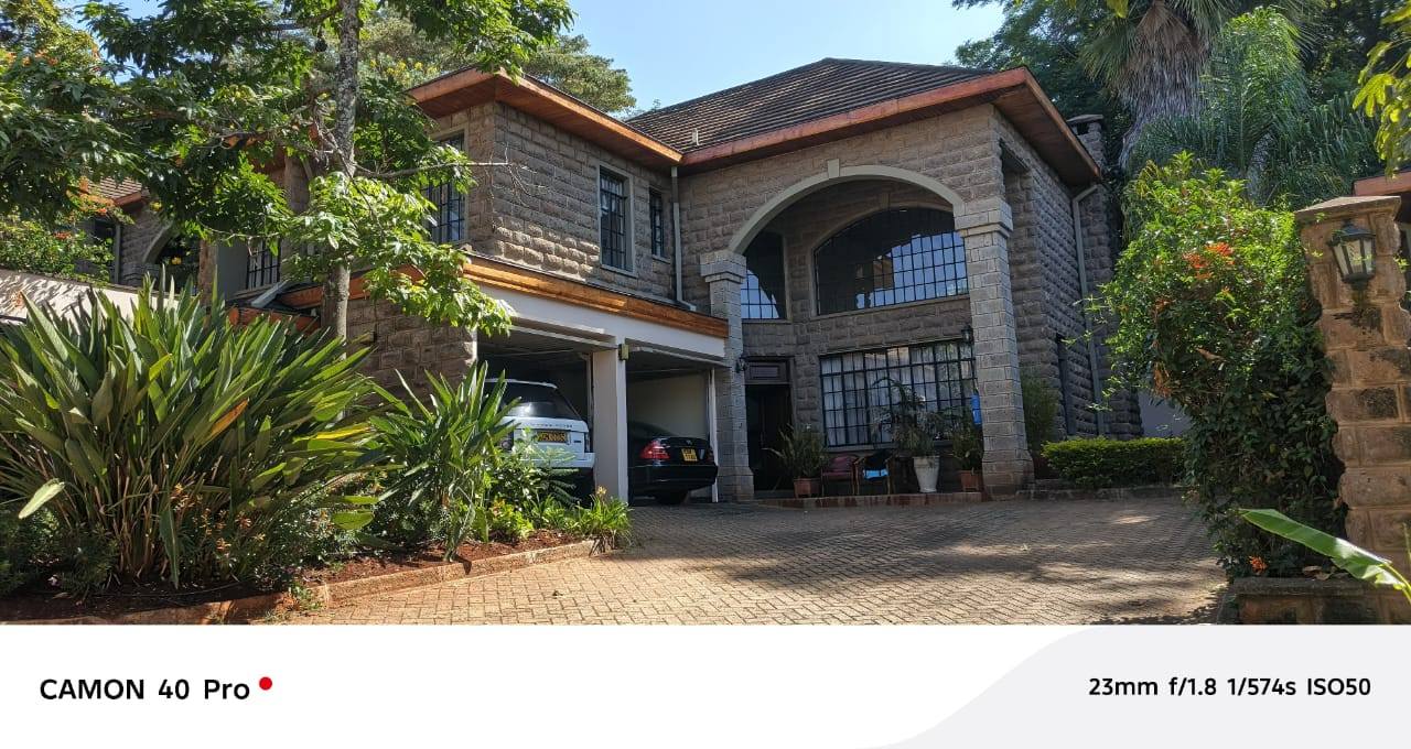 Four bedrooms townhouse with dsq for rent in Spring Valley