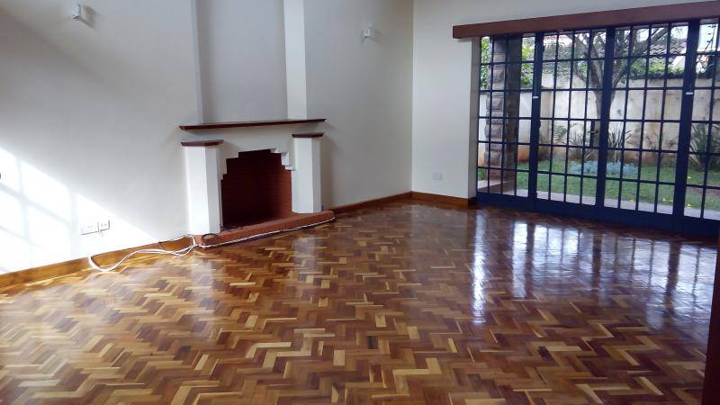 Four bedrooms townhouse with dsq for rent in Spring Valley Image