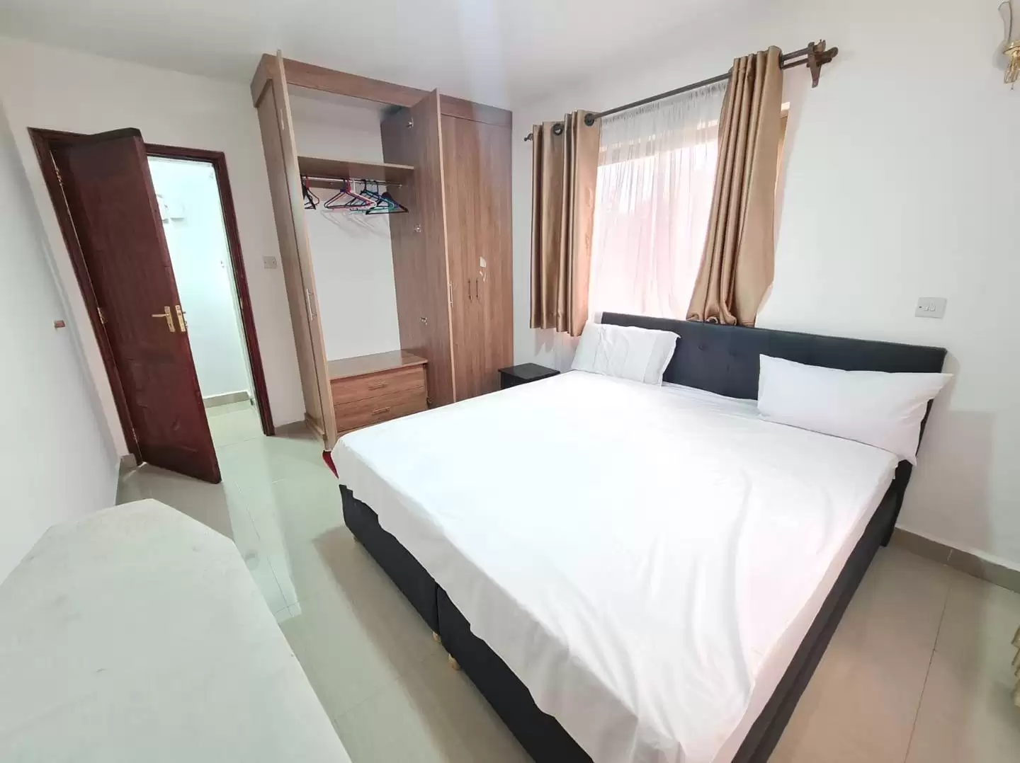 Spacious 1 bedroom fully furnished to let in Nyari Estate Image