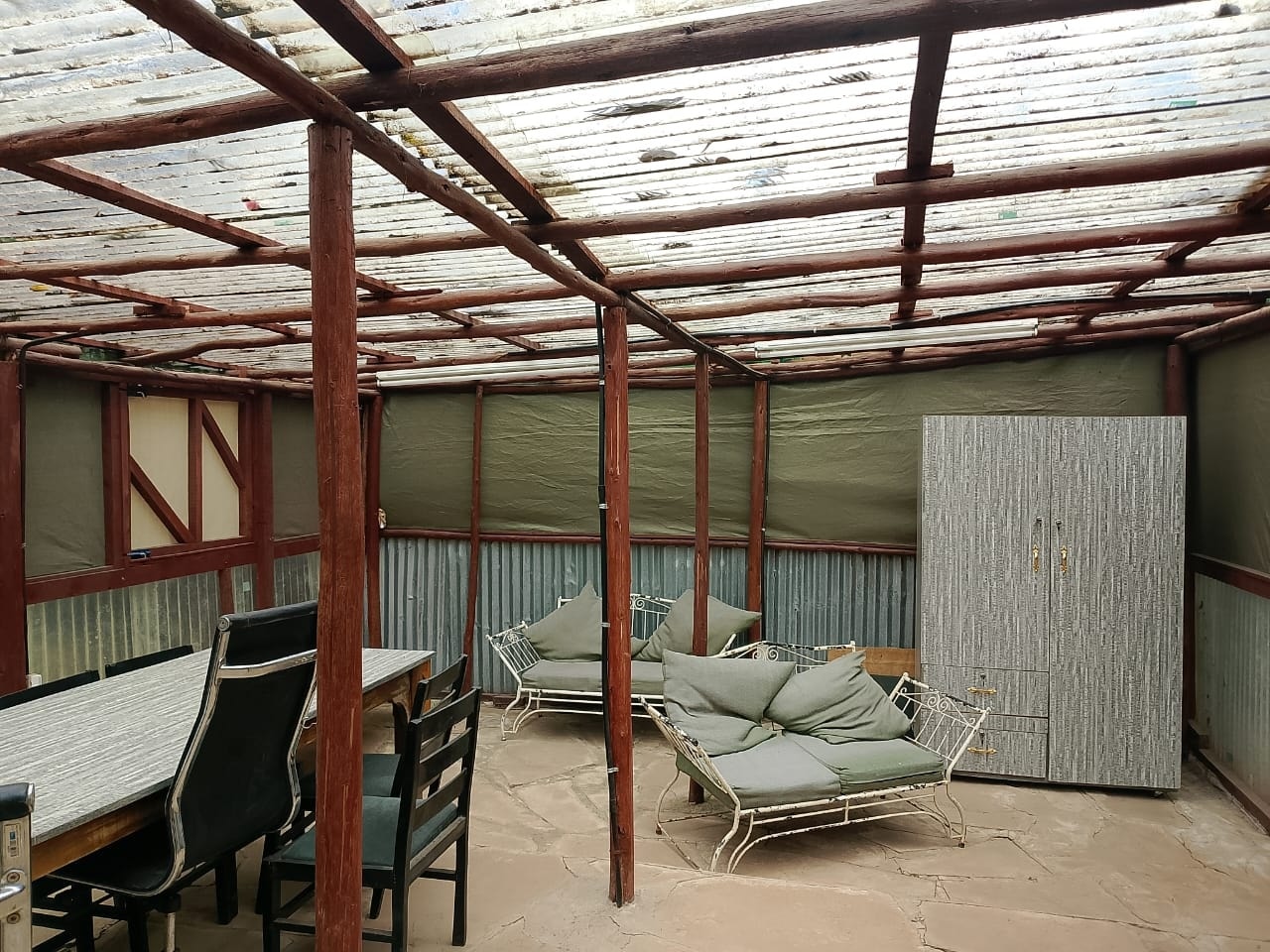 Garage Office To Let in KAren