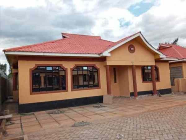 3 bedroom house along Kenyatta road for rent