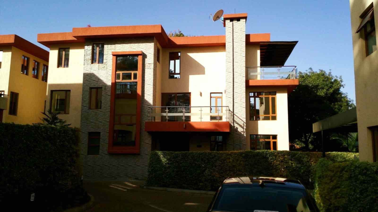 Algarve Villas 5 bedroom townhouses for rent in Lavington