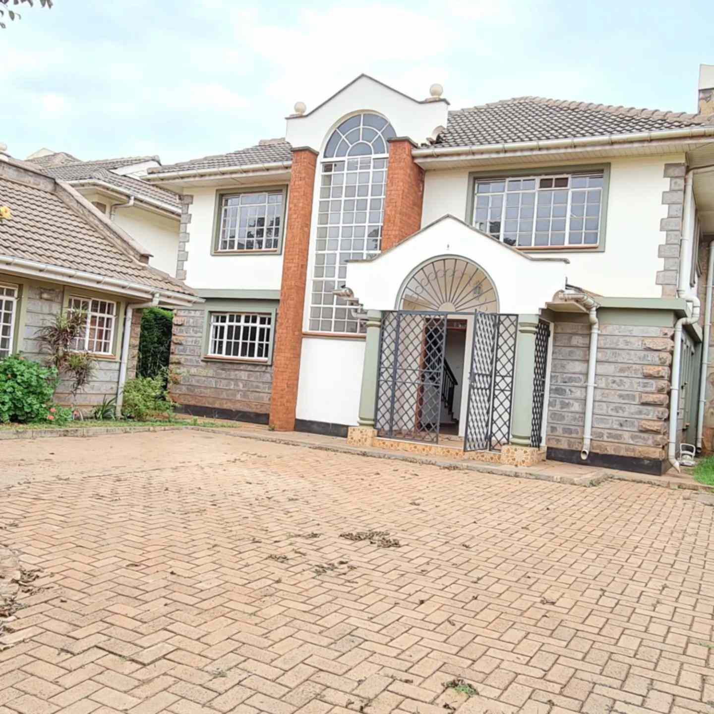 Kiambu road 4 bedroom mansion plus dsq for rent