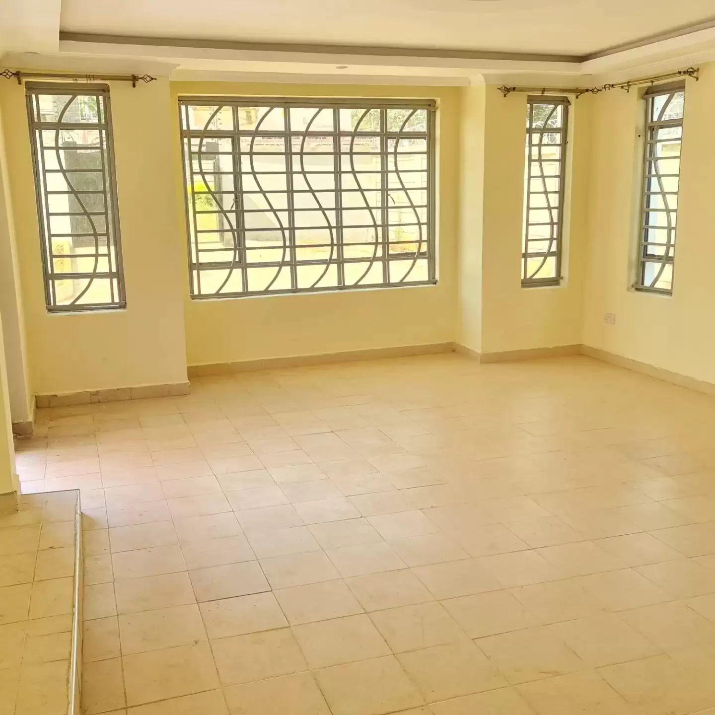 4 bedroom house for rent in Membley Image