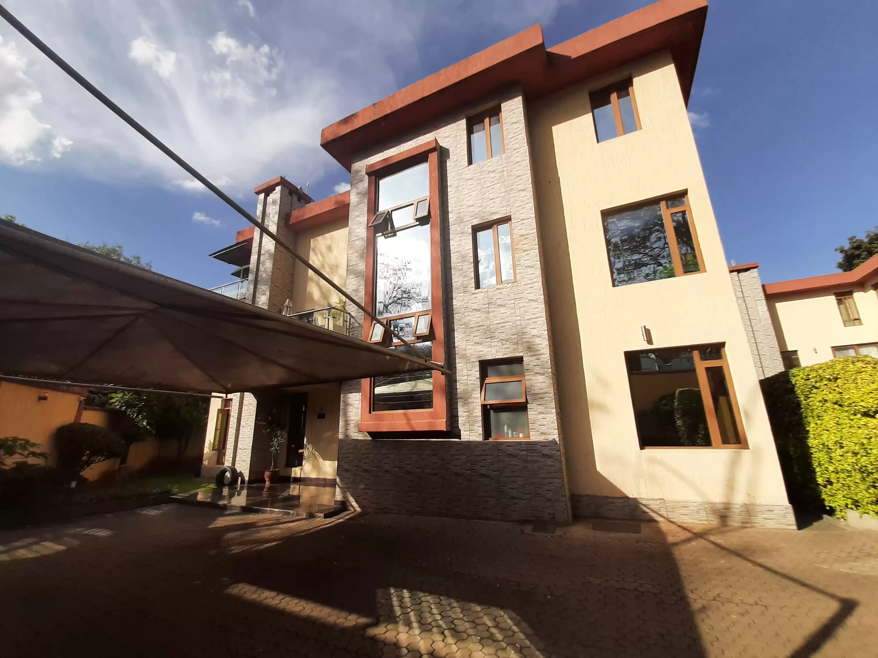 Algarve Villas 5 bedroom townhouses for rent in Lavington Image