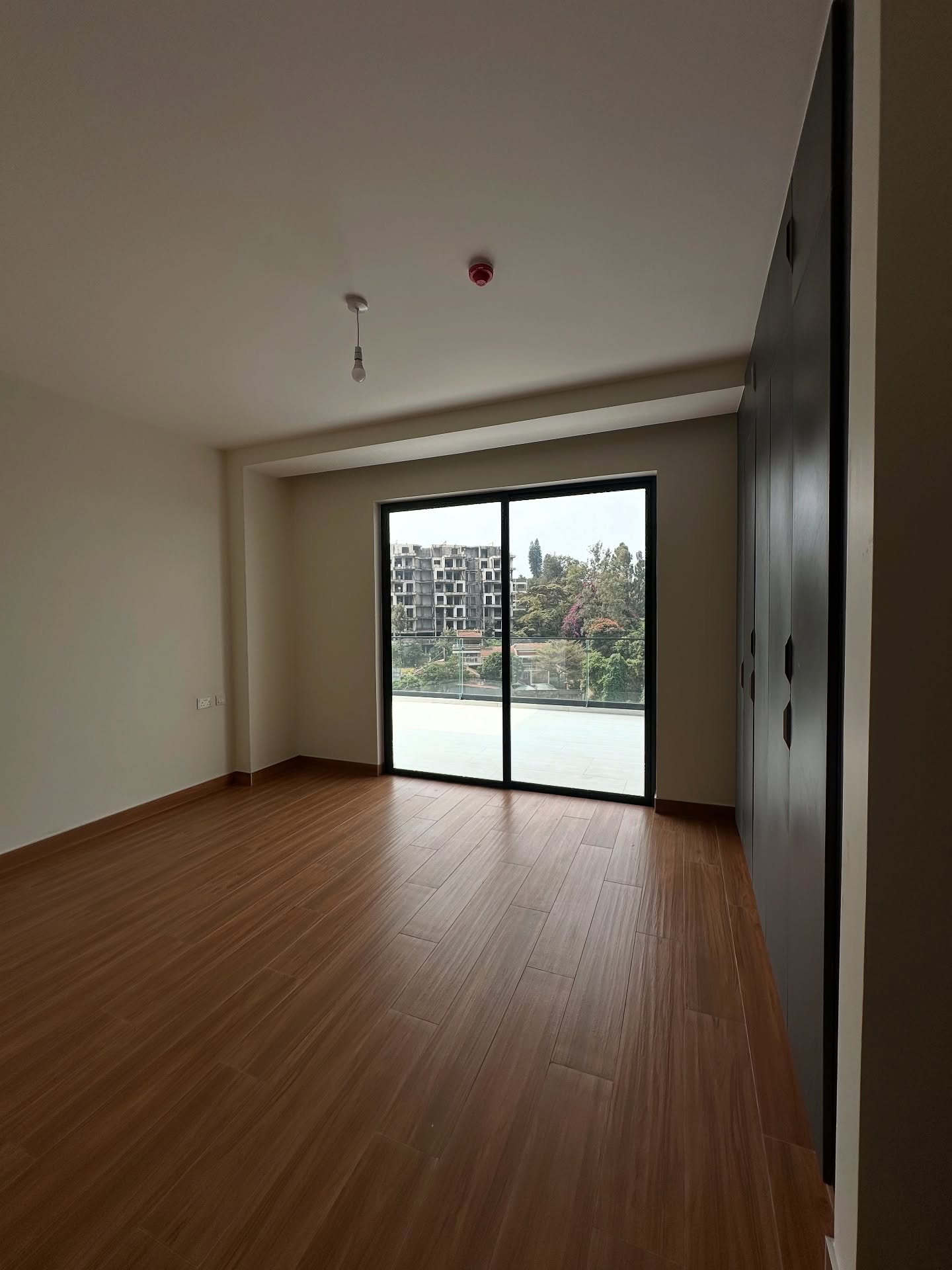 High end 3 bedroom apartments plus dsq for sale in Riverside Image