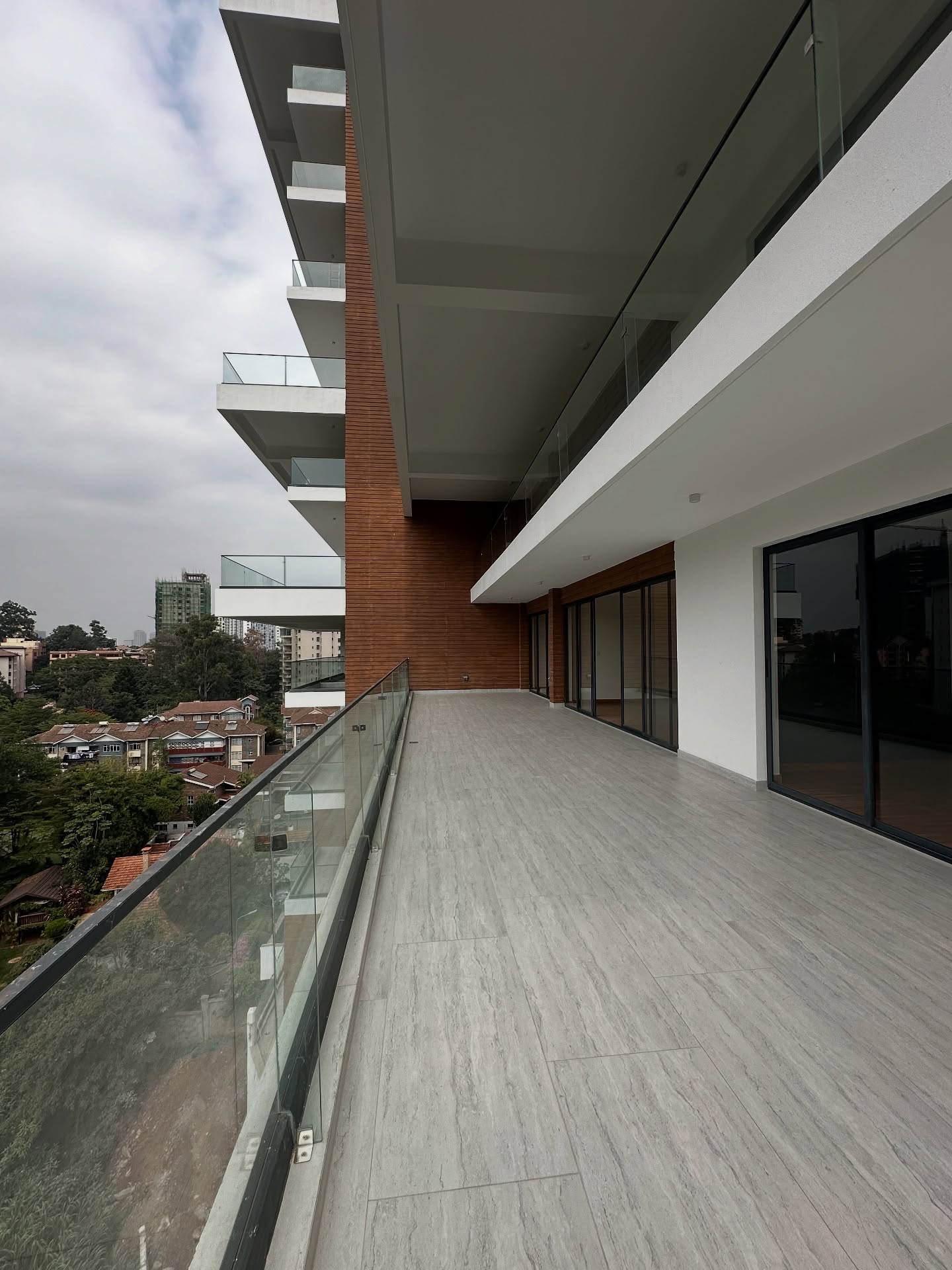 High end 3 bedroom apartments plus dsq  for sale in Riverside