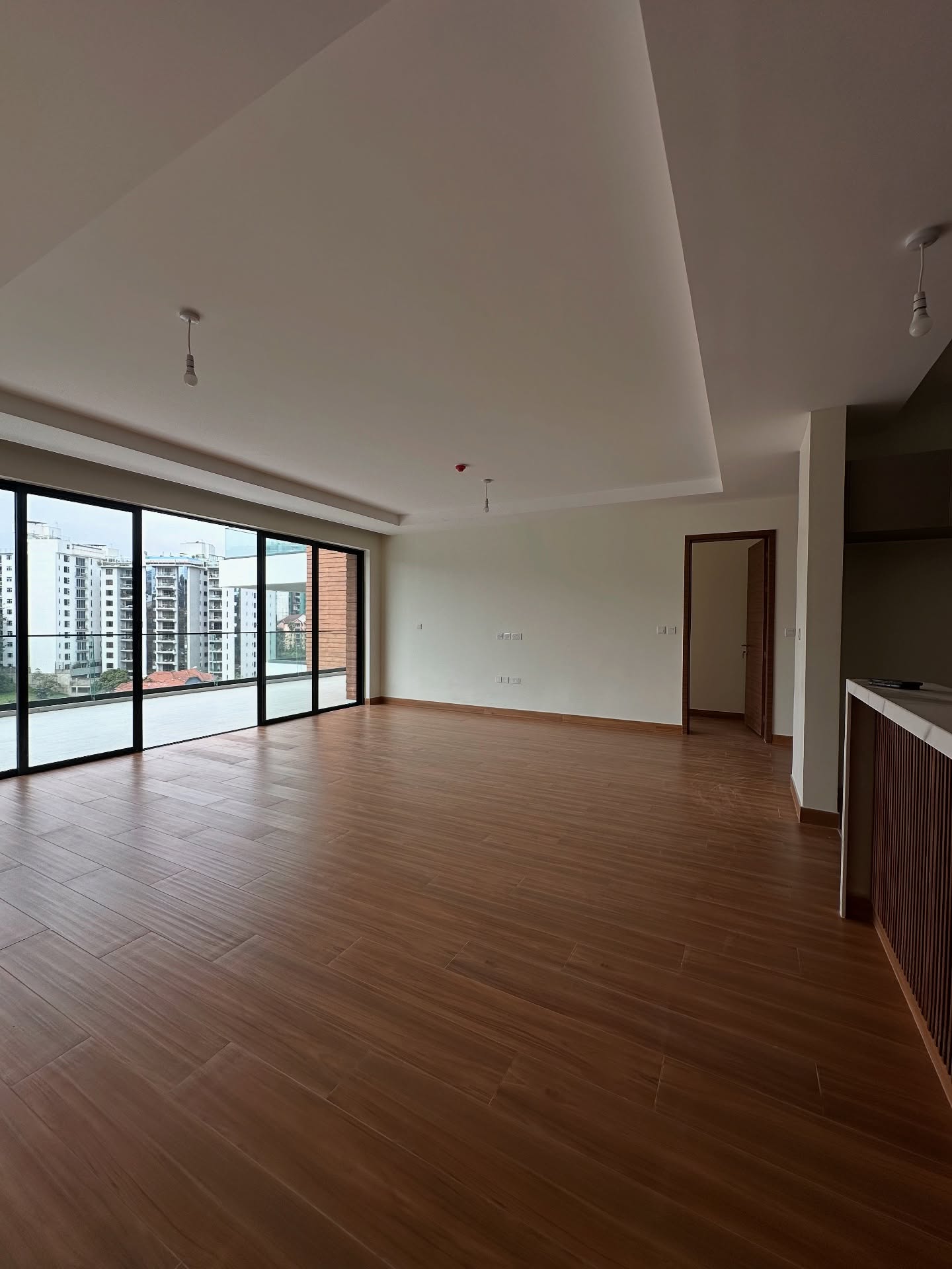 High end 3 bedroom apartments plus dsq for sale in Riverside Image