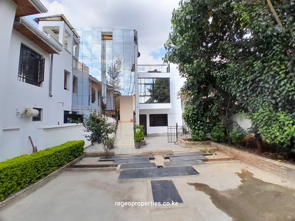 high quality 2 bedroom mini-apartment to let in karen