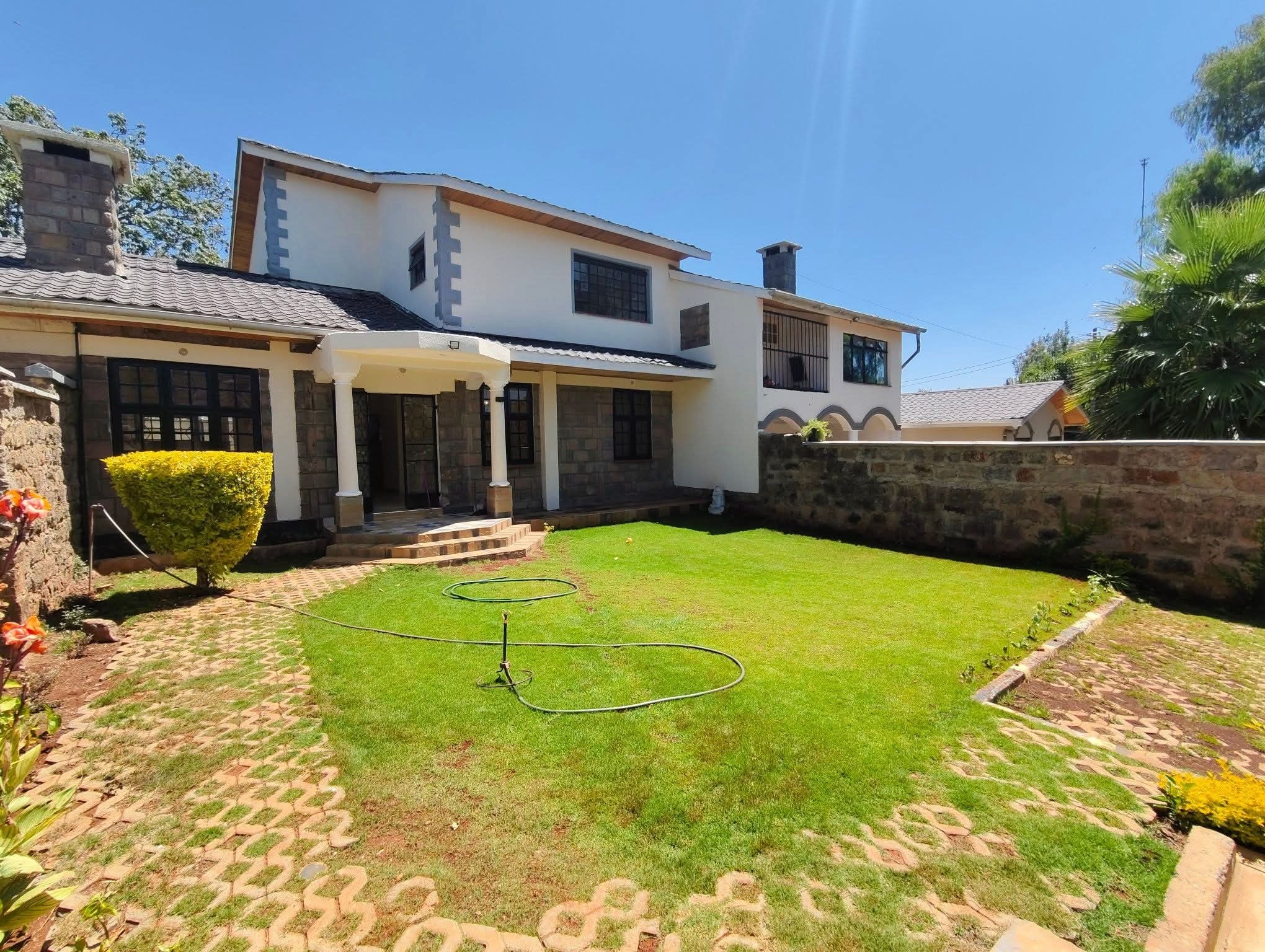 Homely and newly renovated 4-bedroom maisonette plus DSQ available to let in Karen