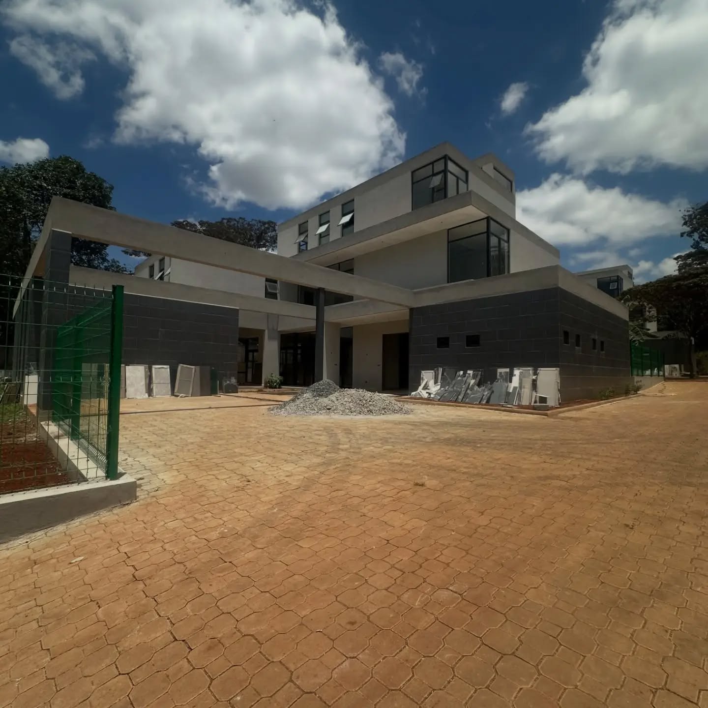 Homely & Beautiful 5-Bedroom Villas for Sale in karen