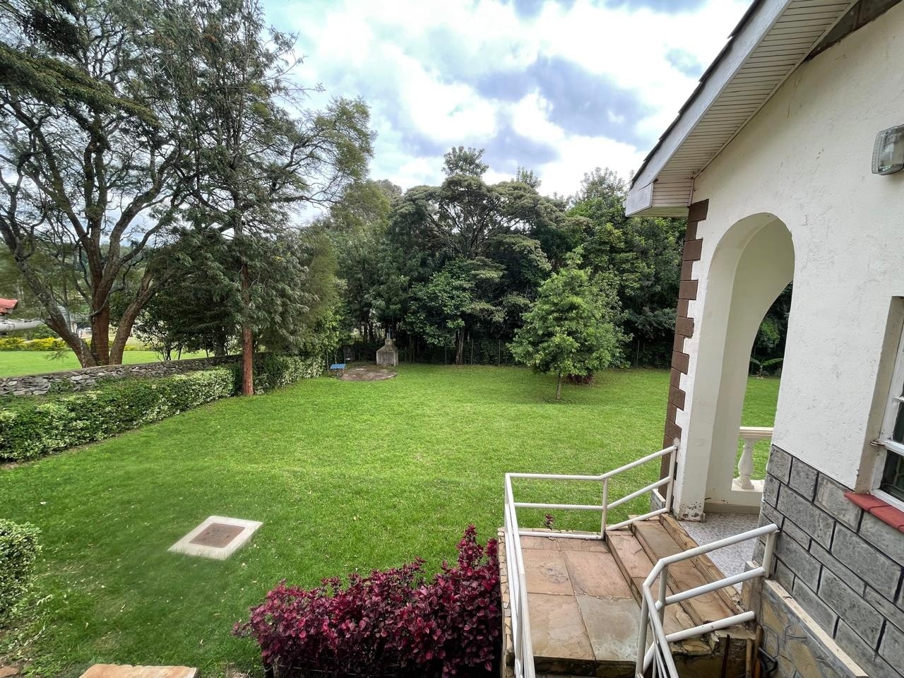 Huge and lovely 5 bedroom maisonette plus sq to let in karen Image
