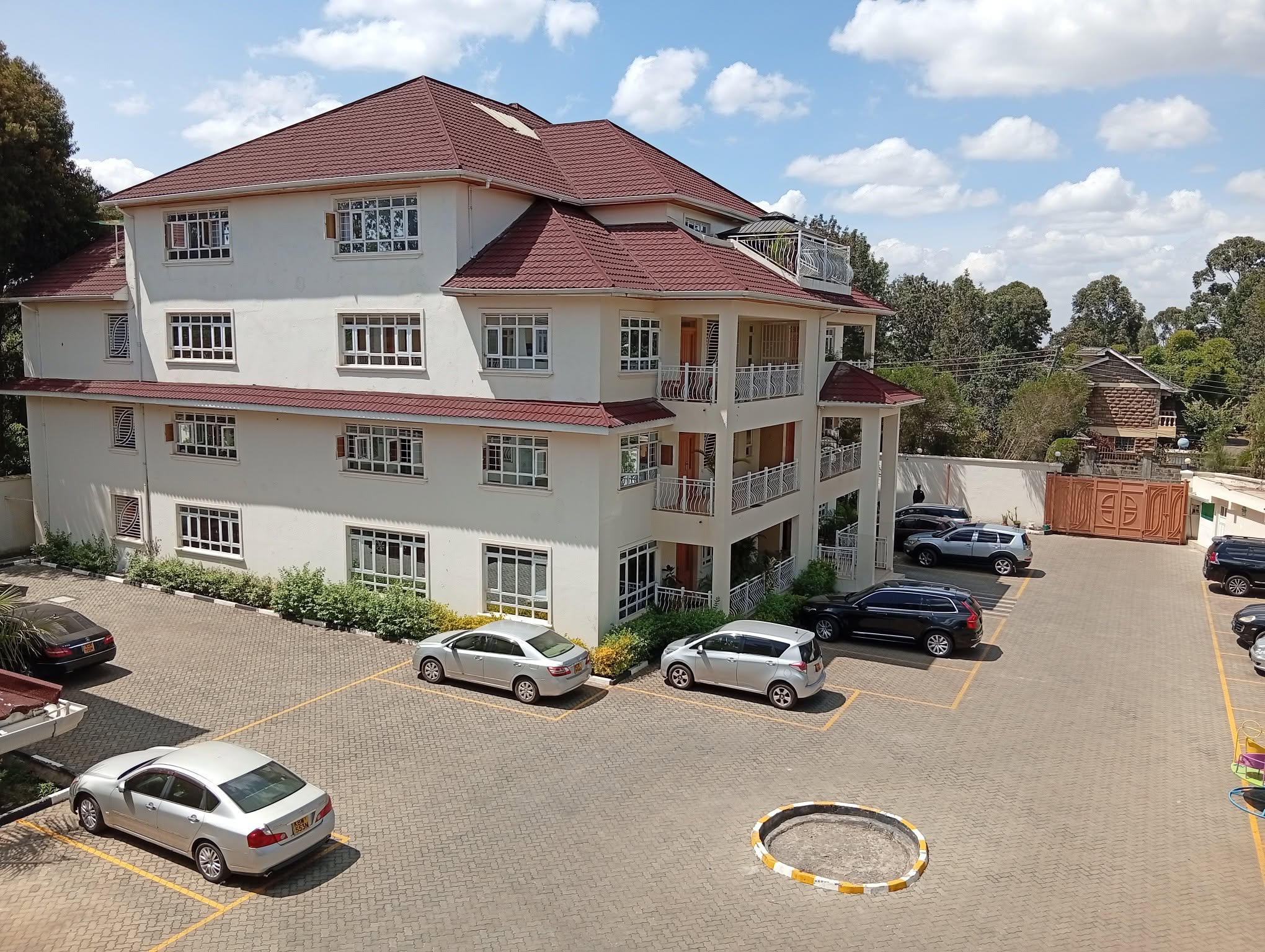 Humongous 3 Bedroom Apartment + DSQ To Let – Karen Image