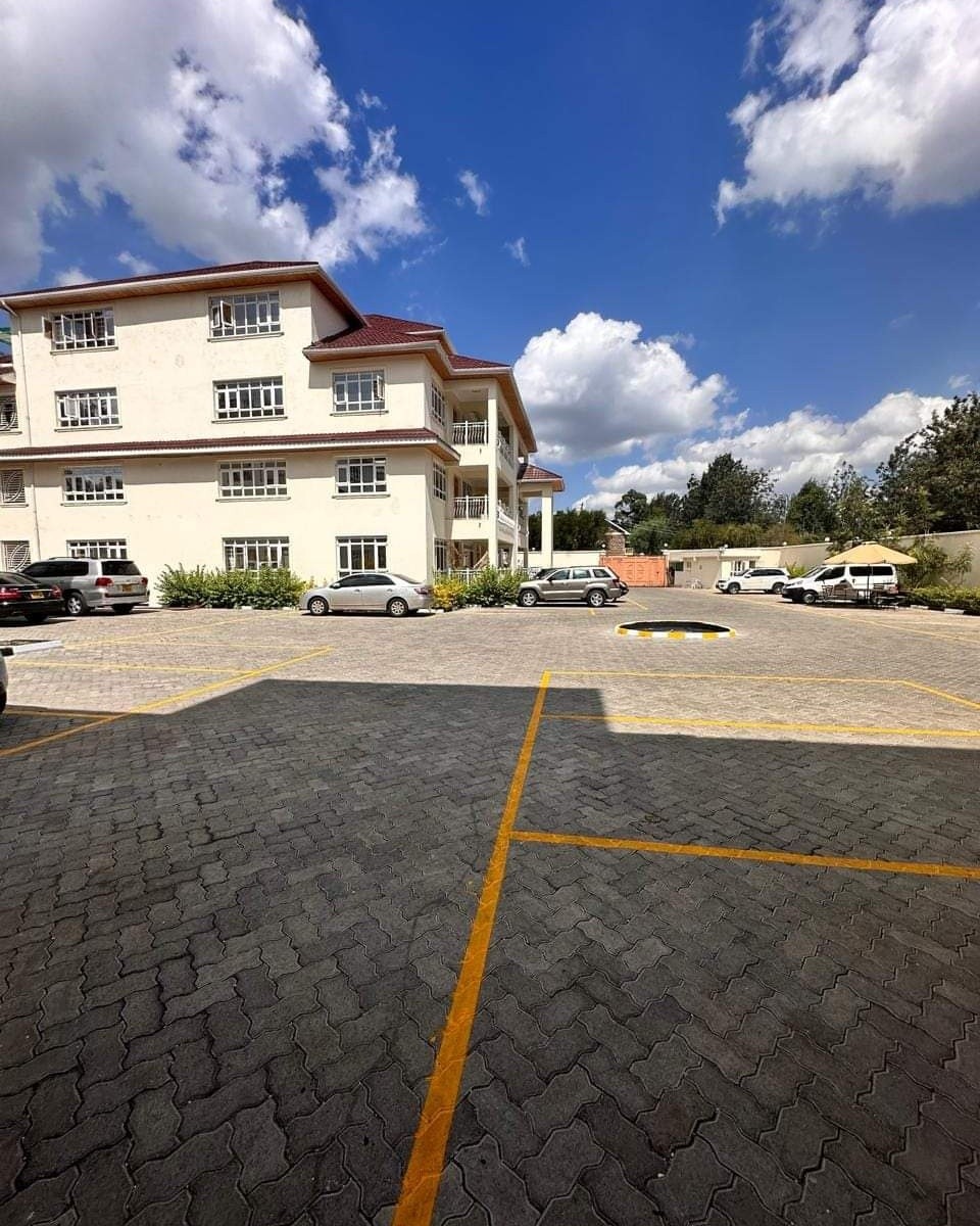 Humongous 3 bedroom apartment plus sq to let in karen