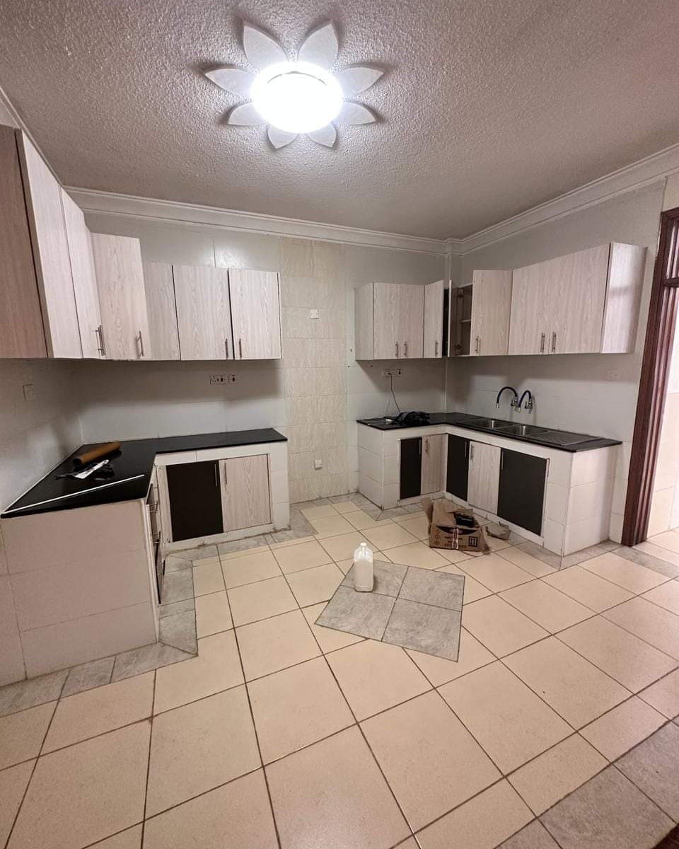 Humongous 3 bedroom apartment plus sq to let in karen Image