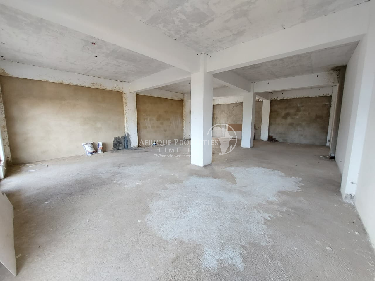 𝐒𝐩𝐚𝐜𝐢𝐨𝐮𝐬 𝐎𝐟𝐟𝐢𝐜𝐞𝐬 𝐓𝐨 𝐋𝐞𝐭 𝐨𝐧 𝐆𝐫𝐨𝐮𝐧𝐝 𝐅𝐥𝐨𝐨𝐫 in 𝐓𝐡𝐨𝐦𝐞 Image