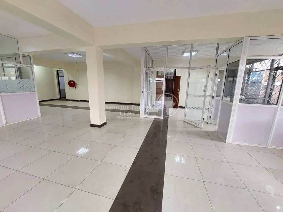 𝐏𝐫𝐢𝐦𝐞 𝟑,𝟑𝟑𝟐 𝐒𝐪. 𝐅𝐭. 𝐒𝐡𝐨𝐰𝐫𝐨𝐨𝐦 𝐒𝐩𝐚𝐜𝐞 𝐓𝐨 𝐋𝐞𝐭 in Ruaraka