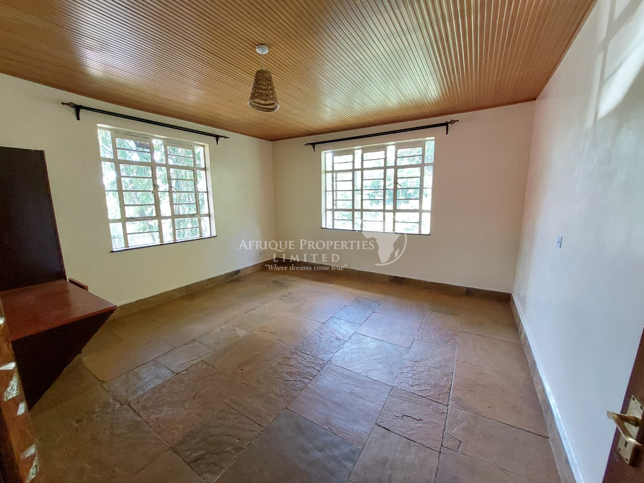 𝐒𝐩𝐚𝐜𝐢𝐨𝐮𝐬 & 𝐂𝐨𝐳𝐲 𝟐 𝐁𝐞𝐝𝐫𝐨𝐨𝐦 𝐌𝐢𝐧𝐢 𝐀𝐩𝐚𝐫𝐭𝐦𝐞𝐧𝐭𝐬 𝐟𝐨𝐫 𝐑𝐞𝐧𝐭 in 𝐑𝐢𝐝𝐠𝐞𝐰𝐚𝐲𝐬 𝐄𝐬𝐭𝐚𝐭𝐞 Image