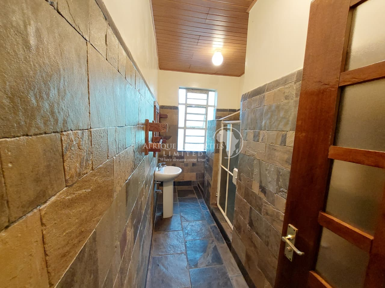 𝐒𝐩𝐚𝐜𝐢𝐨𝐮𝐬 & 𝐂𝐨𝐳𝐲 𝟐 𝐁𝐞𝐝𝐫𝐨𝐨𝐦 𝐌𝐢𝐧𝐢 𝐀𝐩𝐚𝐫𝐭𝐦𝐞𝐧𝐭𝐬 𝐟𝐨𝐫 𝐑𝐞𝐧𝐭 in 𝐑𝐢𝐝𝐠𝐞𝐰𝐚𝐲𝐬 𝐄𝐬𝐭𝐚𝐭𝐞 Image