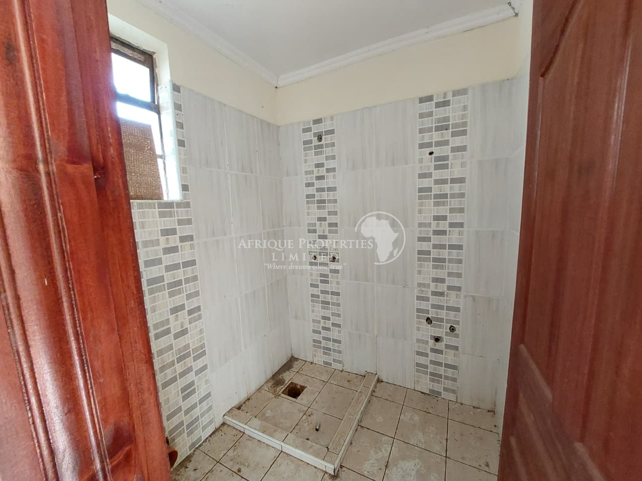 Incomplete 4 Bedroom Maisonette For Sale in Fourways Junction Estate. Image