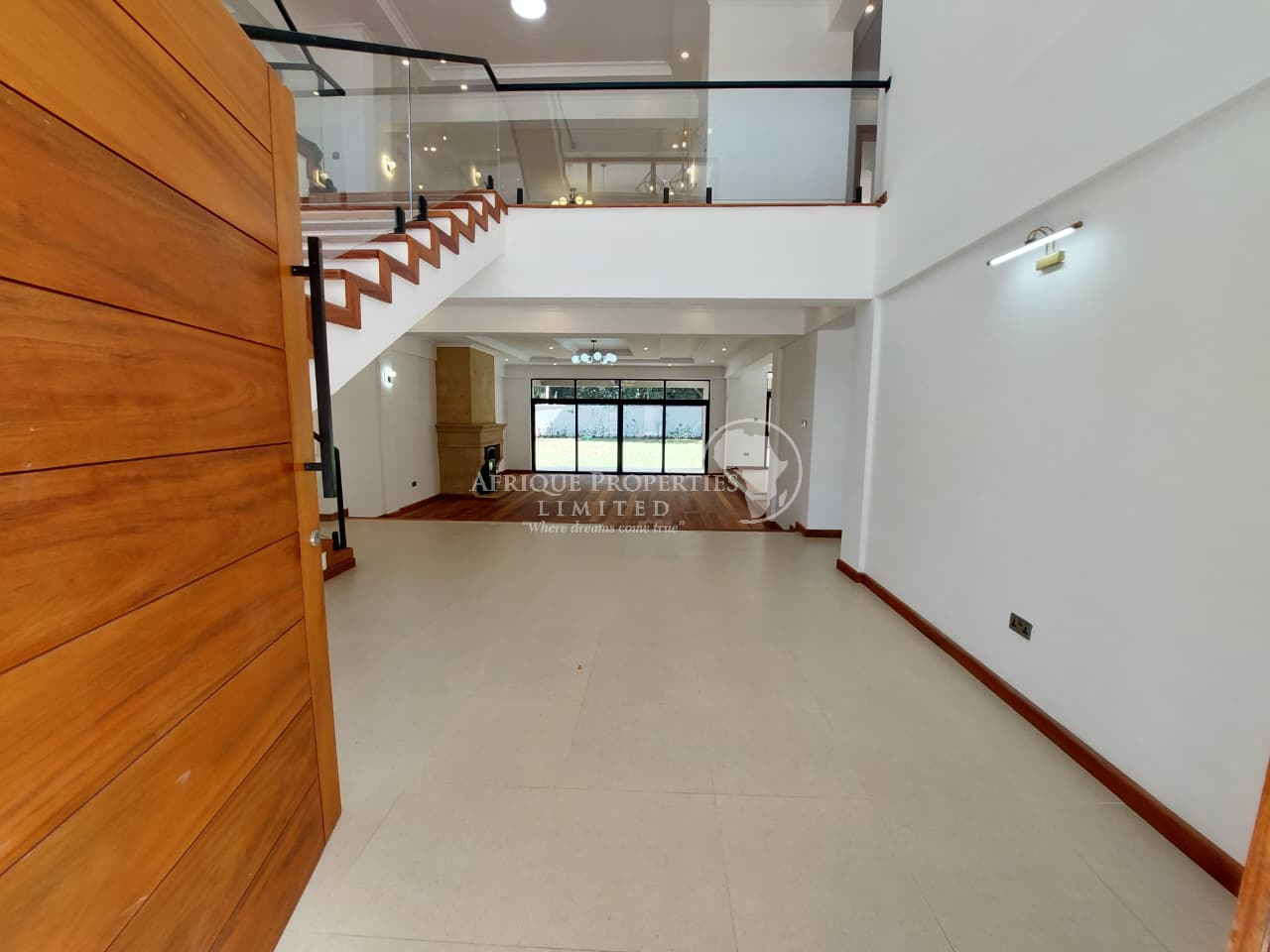 𝐋𝐮𝐱𝐮𝐫𝐲 𝟓 𝐁𝐞𝐝𝐫𝐨𝐨𝐦 𝐌𝐚isonette 𝐨𝐧 ½ 𝐀𝐜𝐫𝐞 For Sale in Karen Image