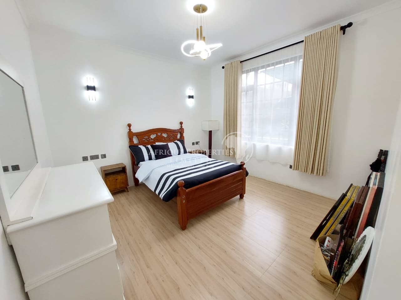 ๐๐๐ ๐ง๐ข๐๐ข๐๐๐ง๐ญ ๐ ๐๐๐๐ซ๐จ๐จ๐ฆ ๐๐ฅ๐ฅ-๐๐ง๐๐ฎ๐ข๐ญ๐ ๐๐isonette ๐ฐ๐ข๐ญ๐ก ๐ ๐๐๐๐ฌ For Sale ๐จ๐ง ๐๐ข๐๐ฆ๐๐ฎ ๐๐จ๐๐ Image