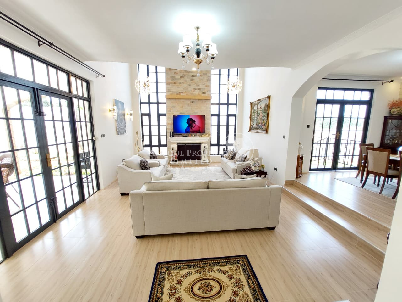 ๐๐๐ ๐ง๐ข๐๐ข๐๐๐ง๐ญ ๐ ๐๐๐๐ซ๐จ๐จ๐ฆ ๐๐ฅ๐ฅ-๐๐ง๐๐ฎ๐ข๐ญ๐ ๐๐isonette ๐ฐ๐ข๐ญ๐ก ๐ ๐๐๐๐ฌ For Sale ๐จ๐ง ๐๐ข๐๐ฆ๐๐ฎ ๐๐จ๐๐ Image