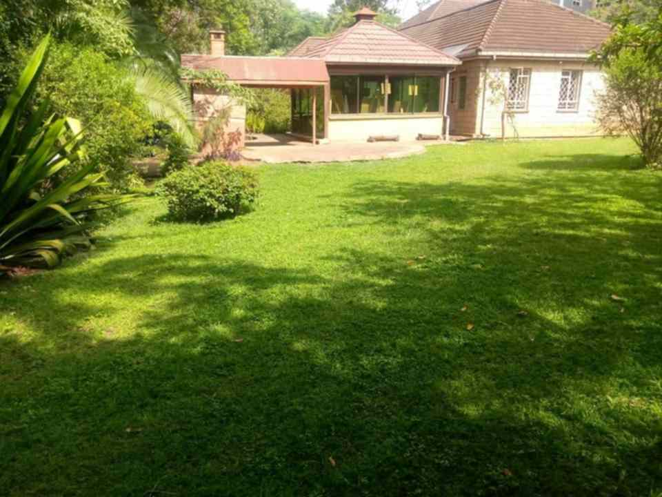 0.78 acre plot for sale in Lavington with an old house