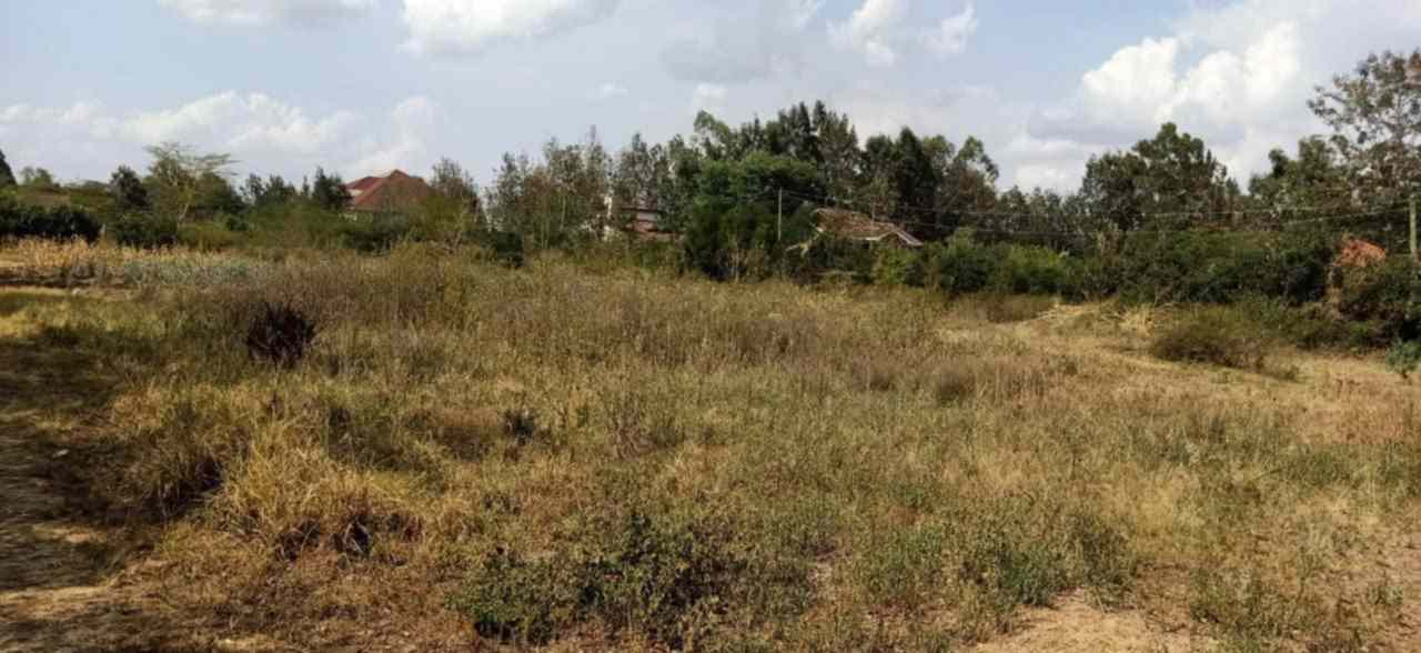 1 acre land for sale in Karen Fair access