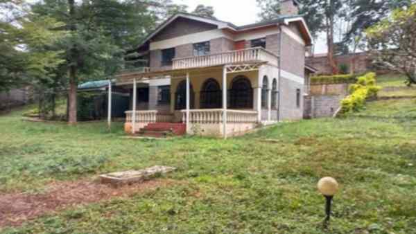 1 acre land with house for sale in Nyari