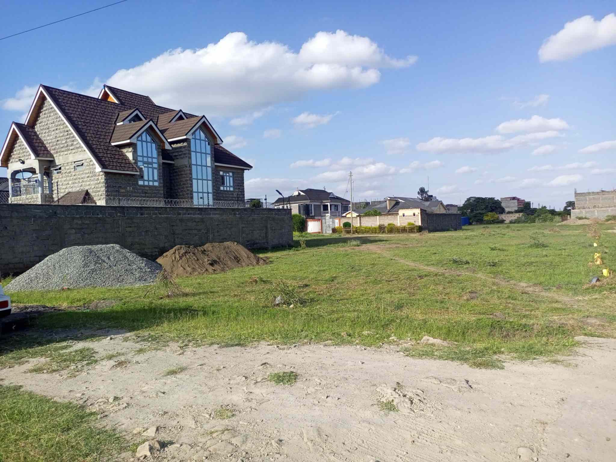 50 by 100 plot for sale in Mwihoko