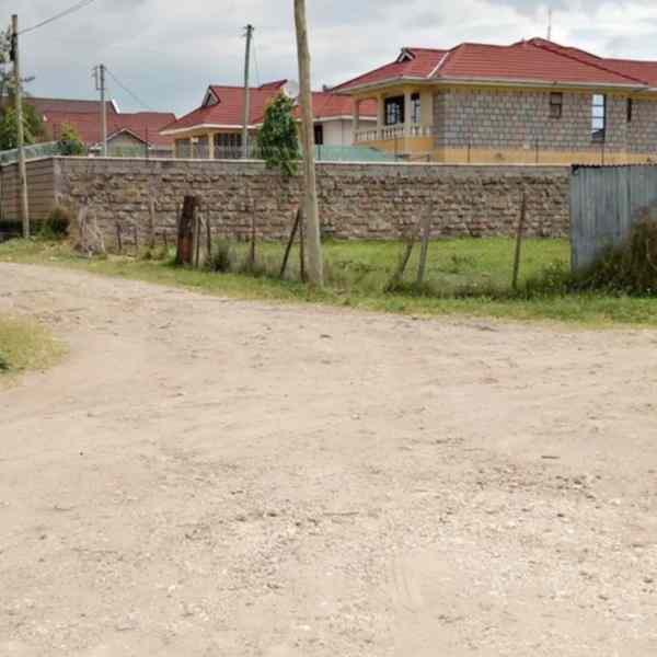 50 by 100 plot for sale in syokimau in a court