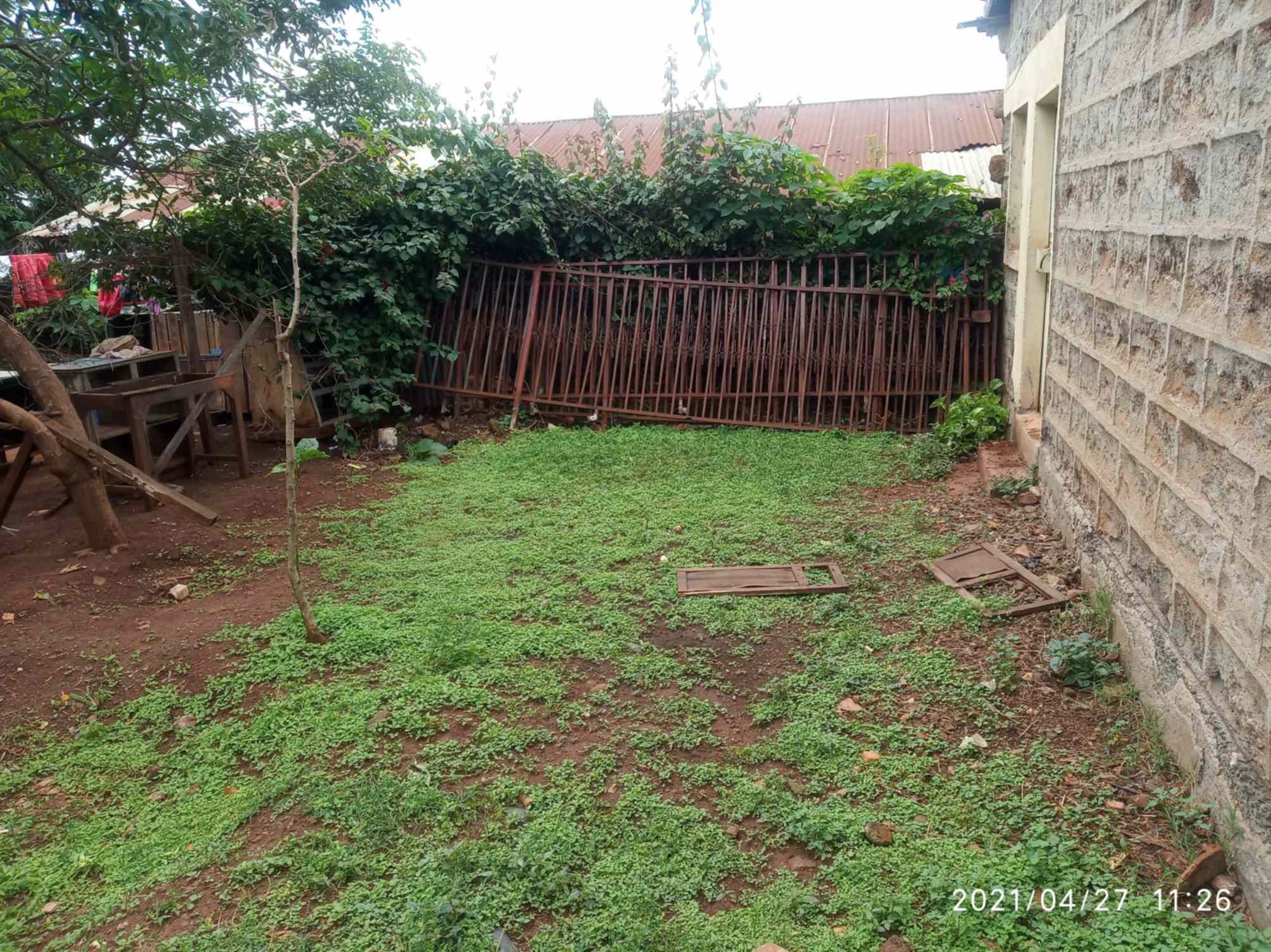 Land in Kangemi with houses quatre acre for sale