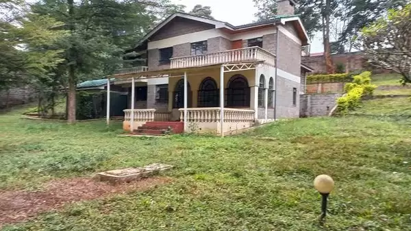 1 acre land with house for sale in Nyari Image