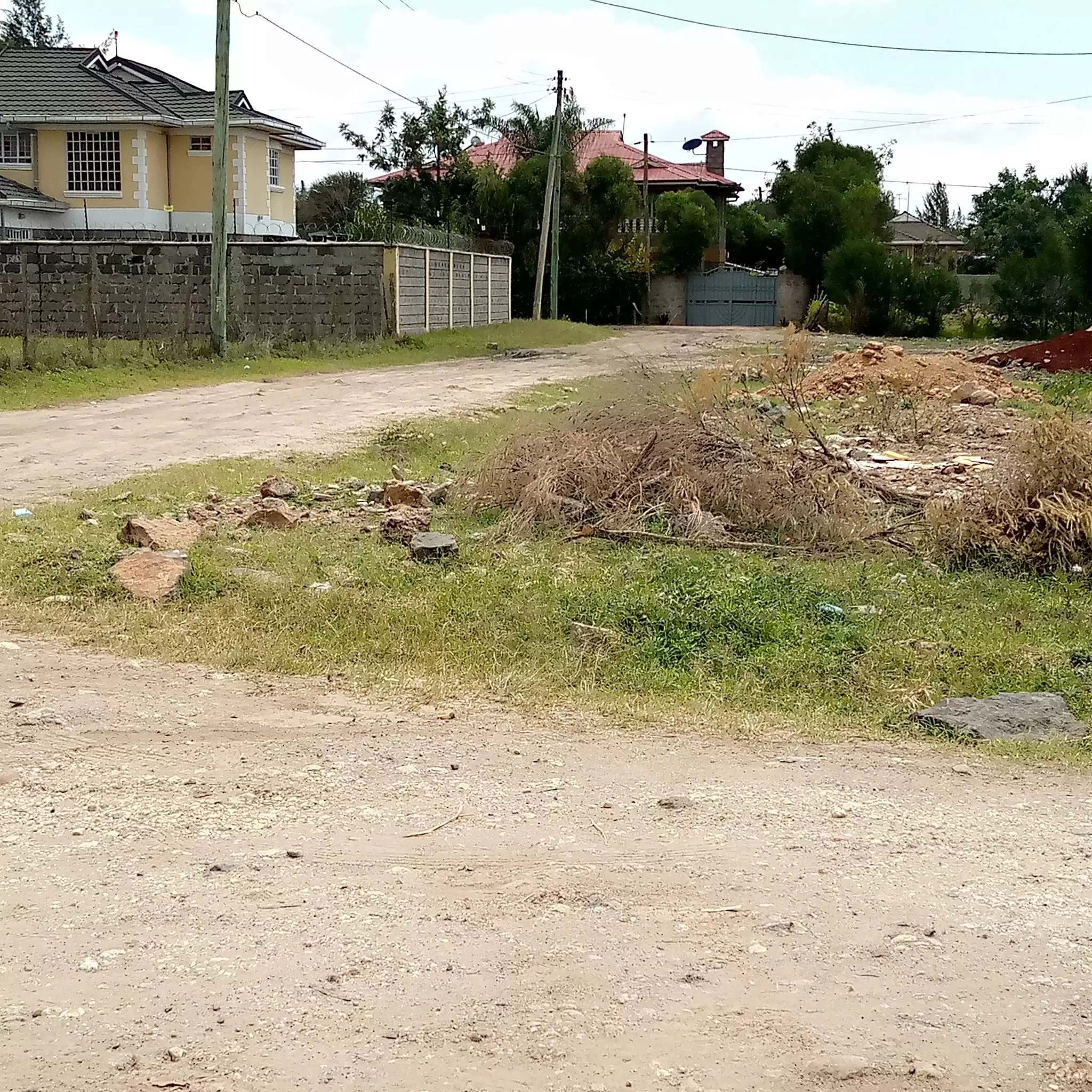 50 by 100 plot for sale in syokimau in a court Image