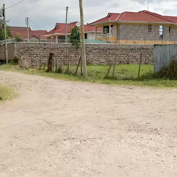 50 by 100 plot for sale in syokimau in a court Image