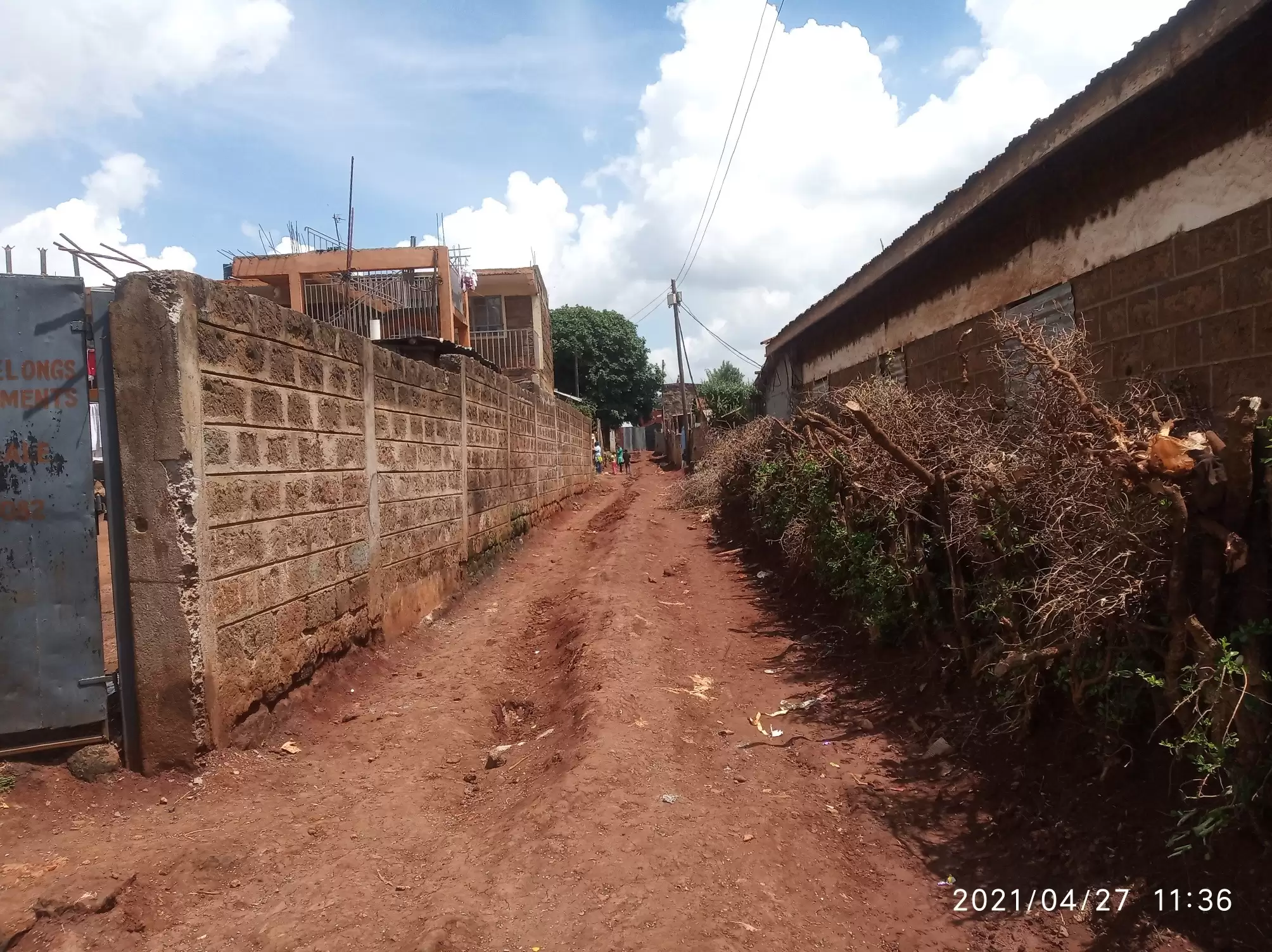 Land in Kangemi with houses quatre acre for sale Image