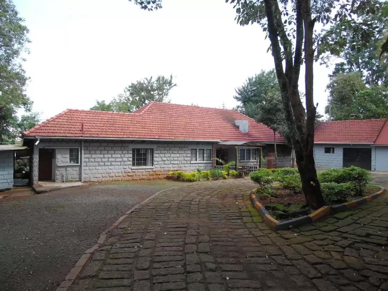 Land with a big house for lease in Lavington Image