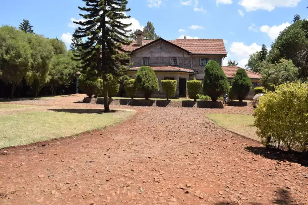 Land with developed house for sale in Ruaka Redhill Image