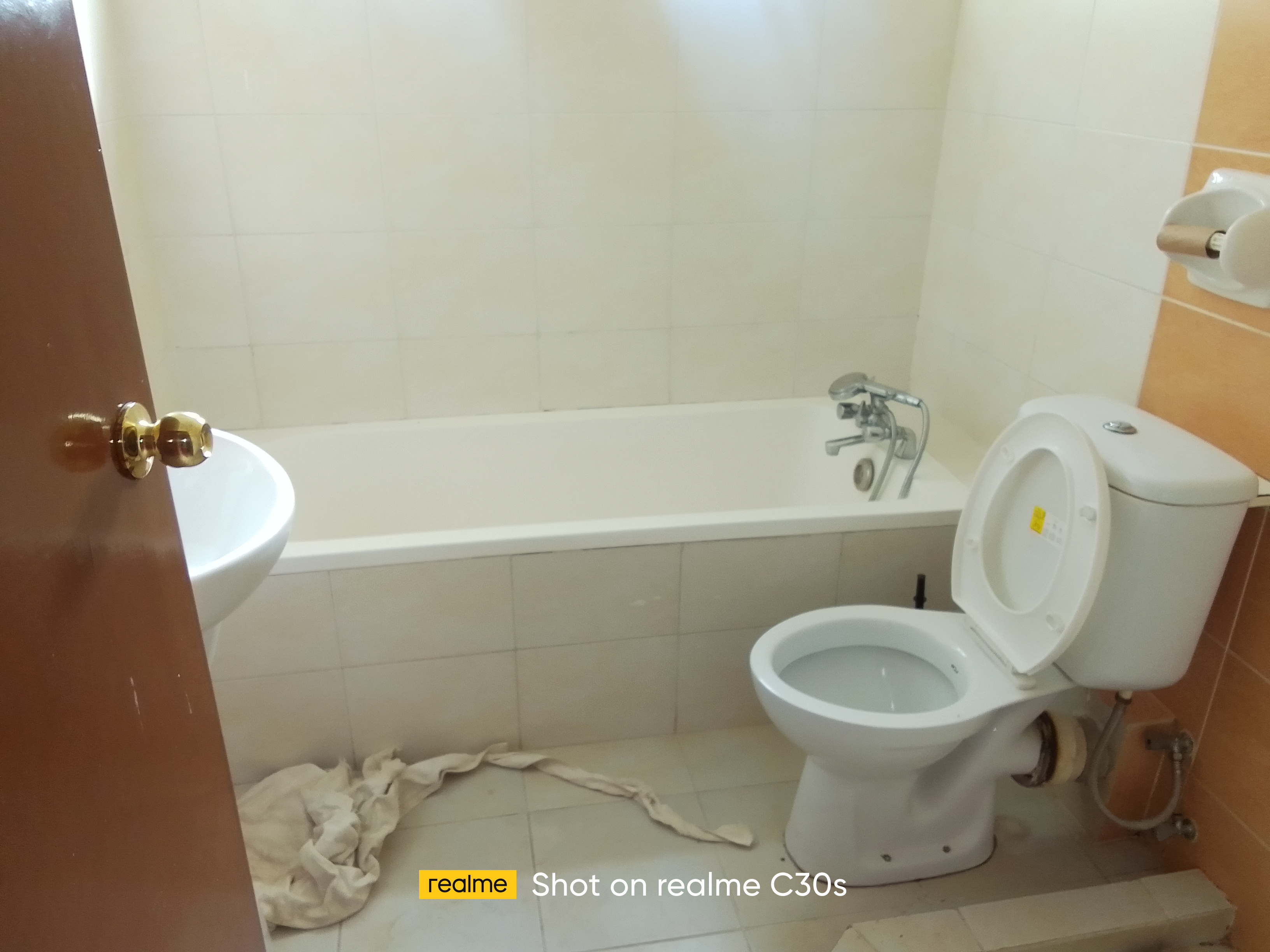 Letting Three Bedroom Maisonette plus Dsq Sabaki