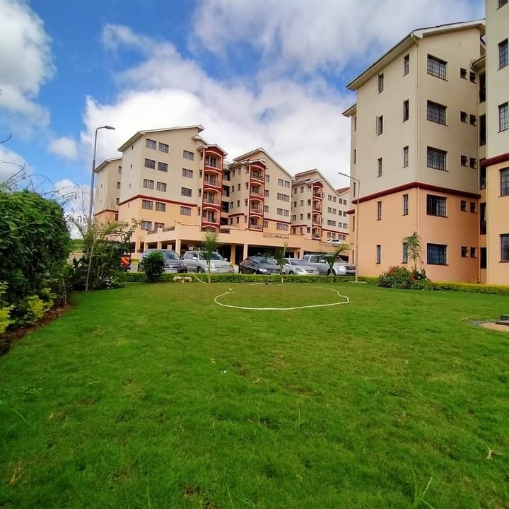 lovely  3 bedroom apartment plus sq to let in langata