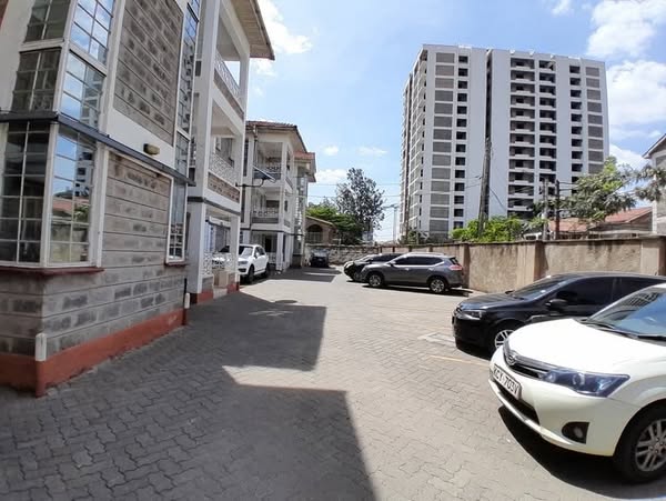 Lovely 3 bedroom apartment to let in south c
