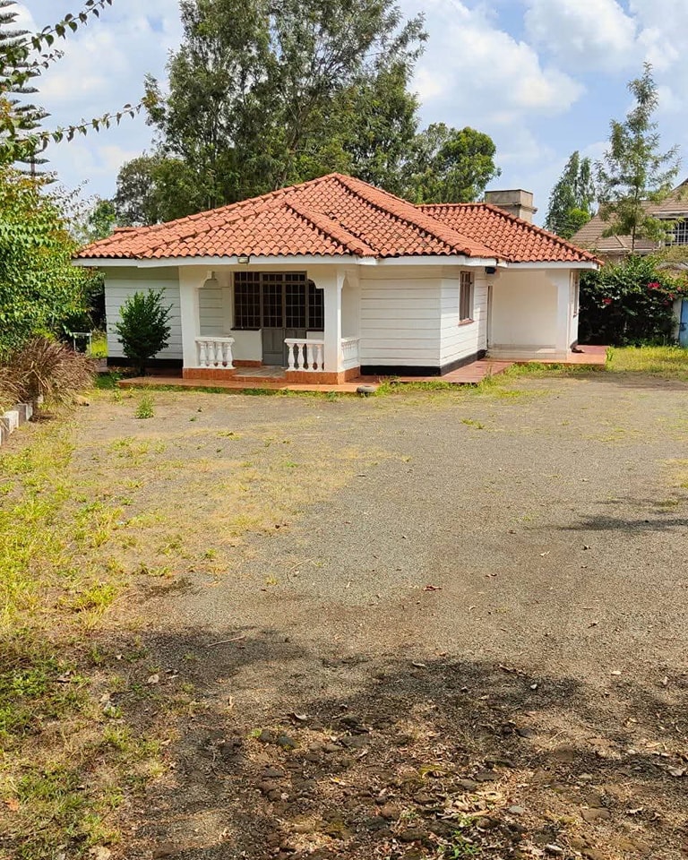 Lovely 3 bedroom  bungalow / cottage  to  let in karen